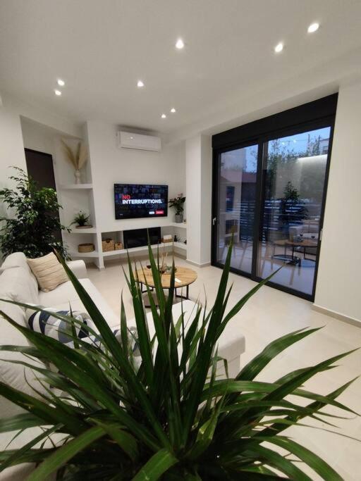 Floral Home 1 - Ground Floor Apt With Courtyard And Private Parking! Αθήνα Εξωτερικό φωτογραφία
