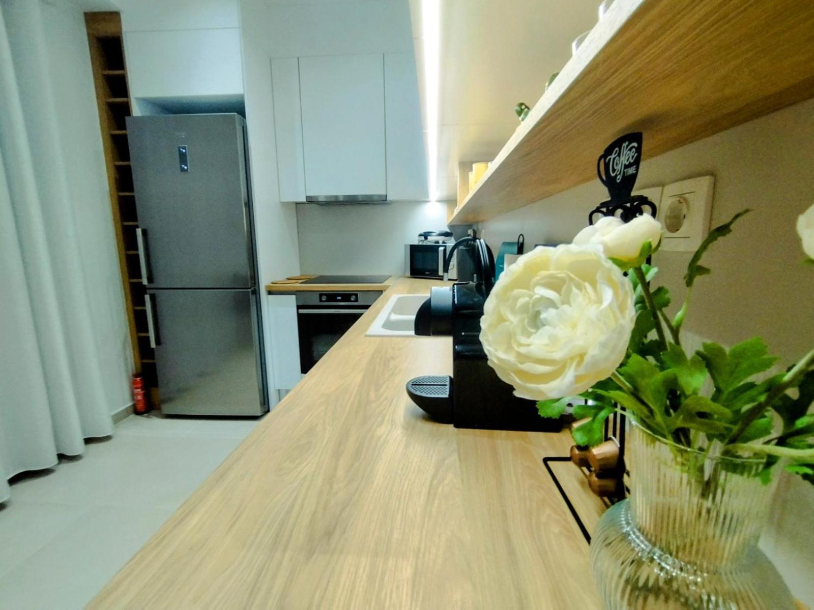 Floral Home 1 - Ground Floor Apt With Courtyard And Private Parking! Αθήνα Εξωτερικό φωτογραφία
