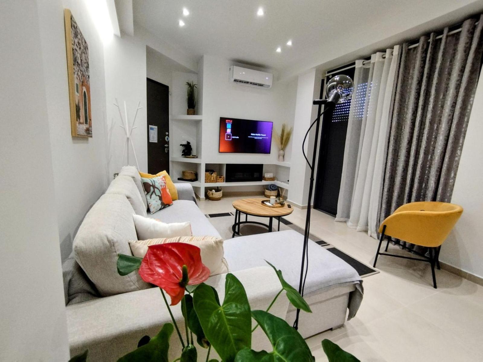 Floral Home 1 - Ground Floor Apt With Courtyard And Private Parking! Αθήνα Εξωτερικό φωτογραφία