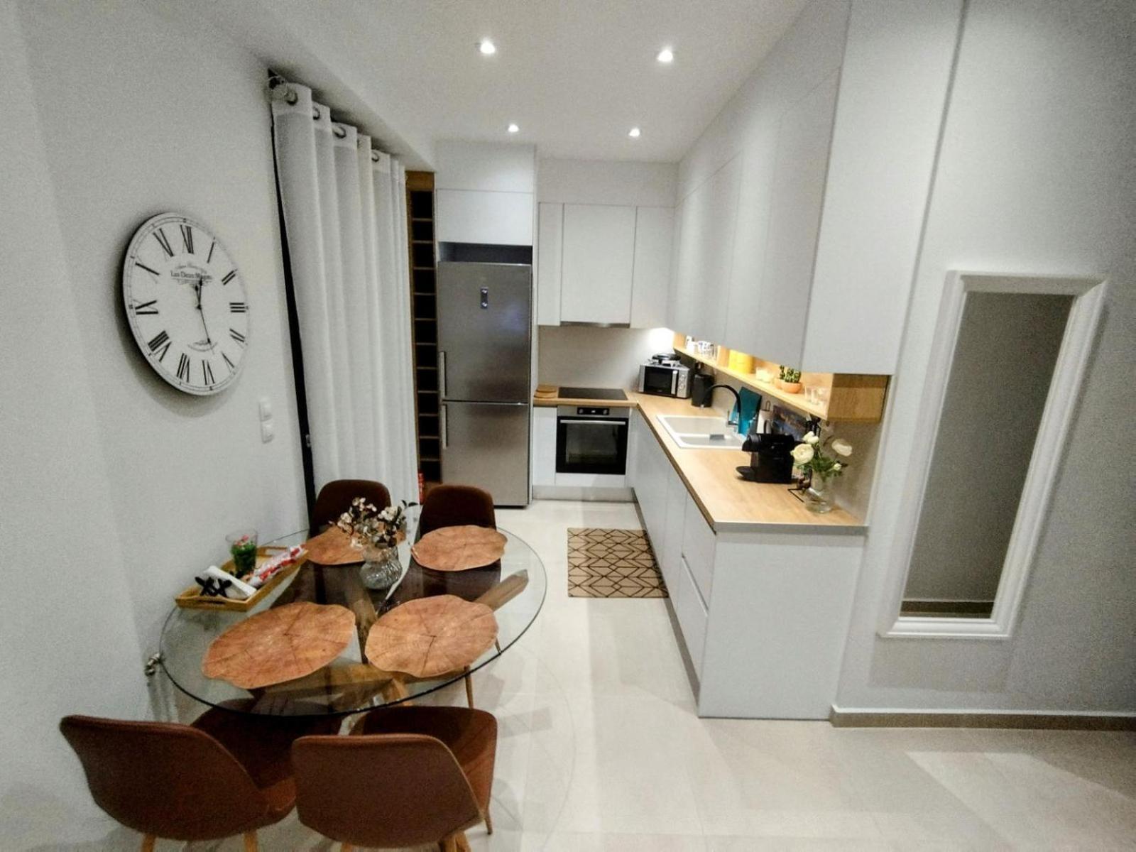 Floral Home 1 - Ground Floor Apt With Courtyard And Private Parking! Αθήνα Εξωτερικό φωτογραφία